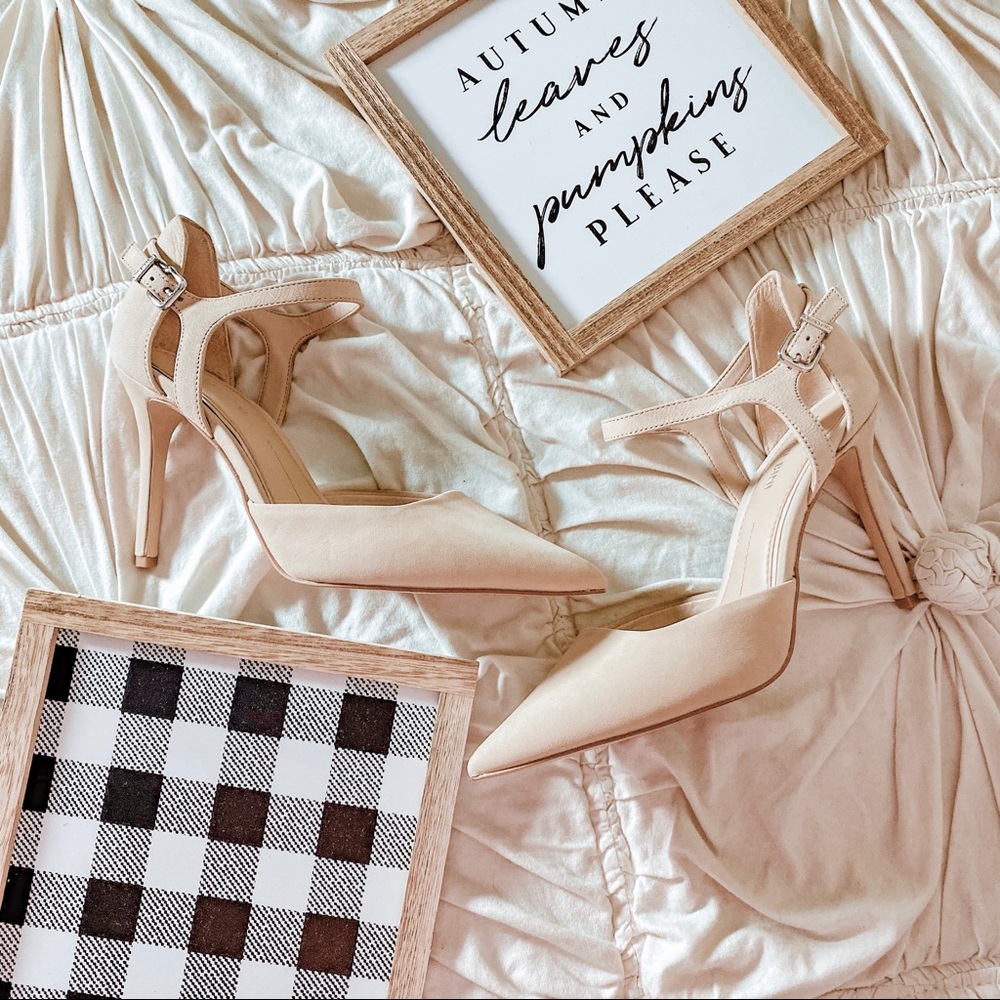 Gianni Bini Pointed Toe Nude Heels ✨